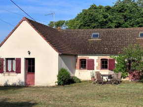 Évasion Naturelle près de Moulins : Gîte Confortable avec Jardin et Poêle à Bois - FR-1-489-463